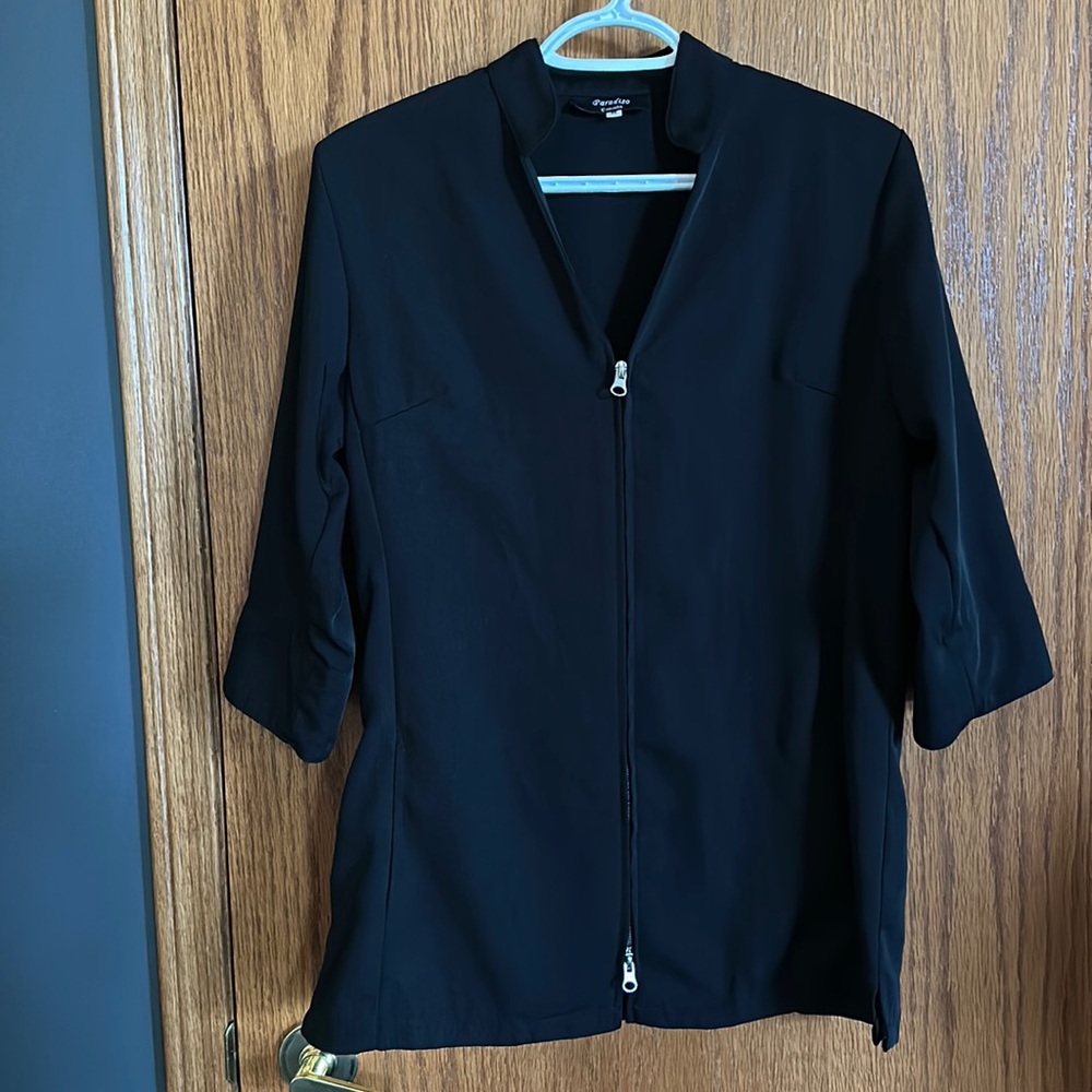 Paradise Black Ladies Jacket, Size medium. Zippered front, don’t think it’s worn